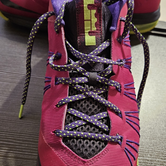 Lebron James X Low shoes - Picture 7 of 7